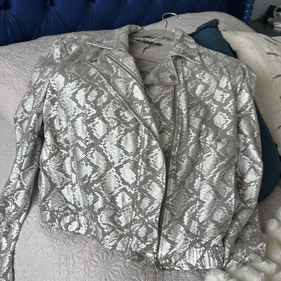Sparkly and shiny silver python print jacket - Picture 1 of 10
